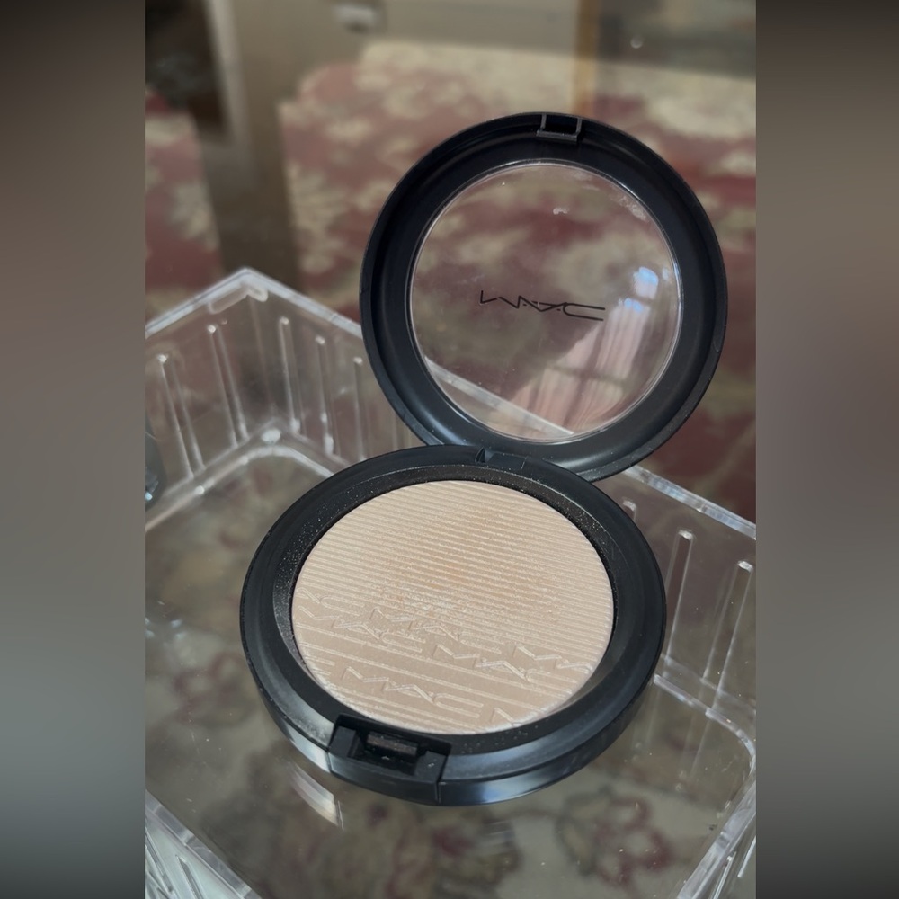 MAC EXTRA DIMENSION, SKIN FINISH HIGHLIGHTER